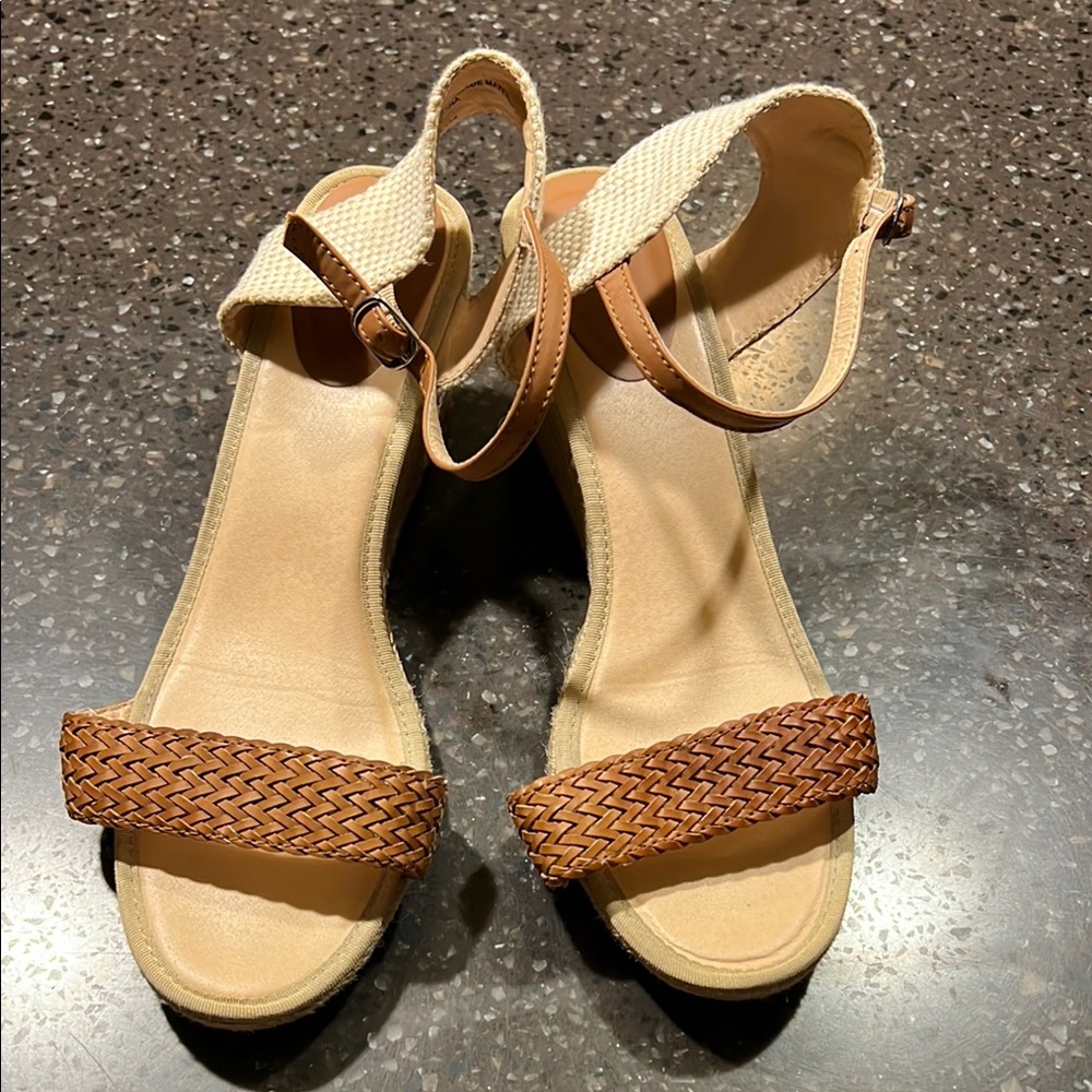 Elegant Tan Woven Strap Sandals